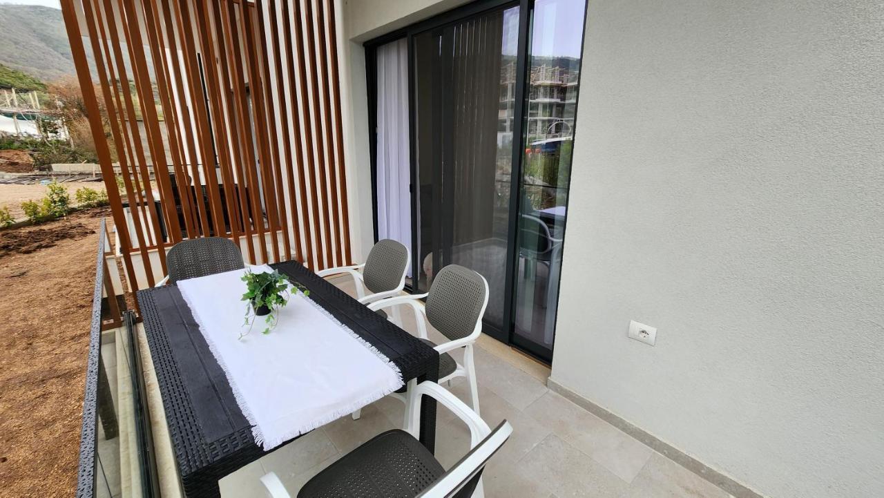 Solar Rooms And Apartments Himare Eksteriør bilde
